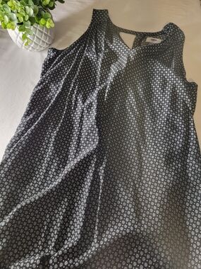 Old Navy Black Floral Keyhole Tank